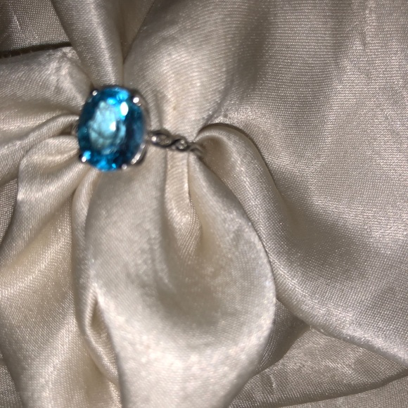 10kt Blue topaz and diamond ring - Picture 3 of 8